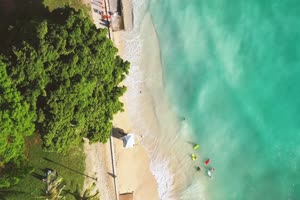 4K航拍 碧海蓝天沙滩海浪白色浪花3手机特效图片